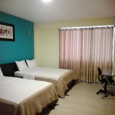 Hotel Vicente De La Vega チクラーヨ エクステリア 写真