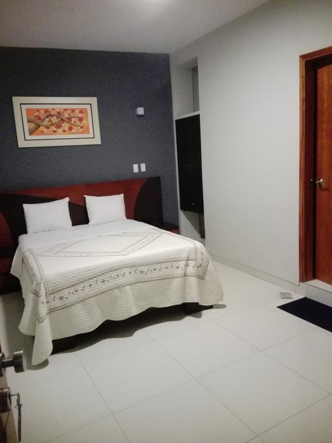 Hotel Vicente De La Vega チクラーヨ エクステリア 写真
