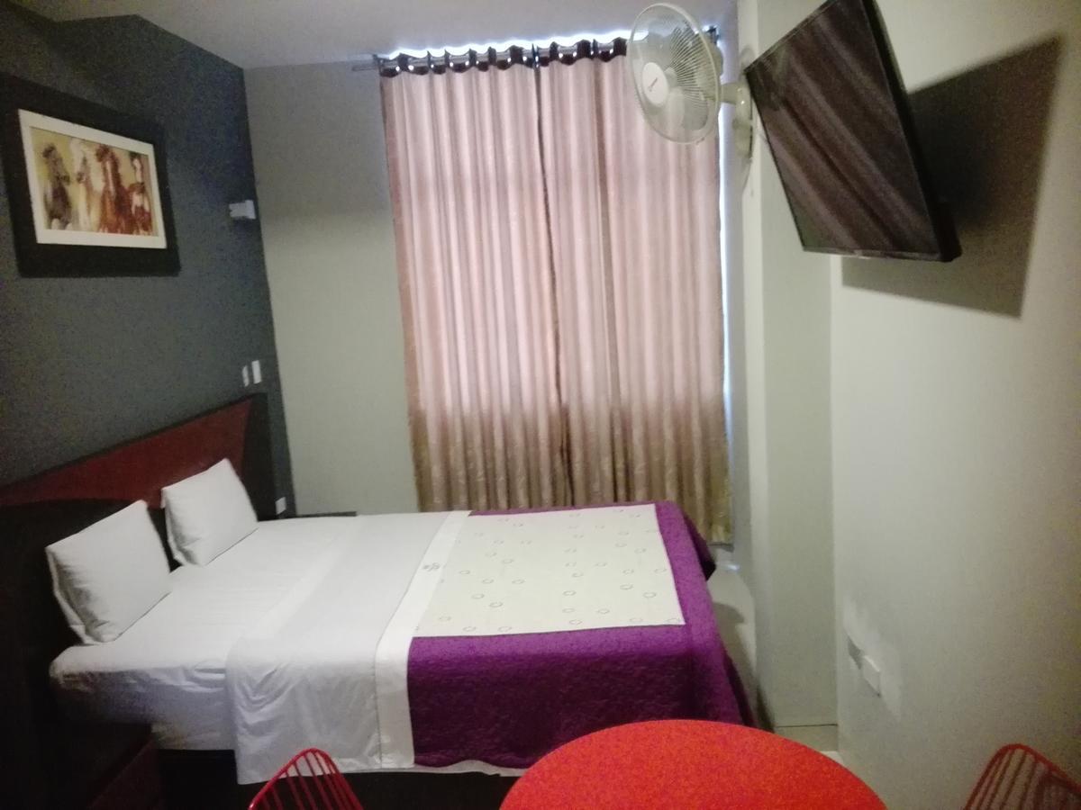 Hotel Vicente De La Vega チクラーヨ エクステリア 写真