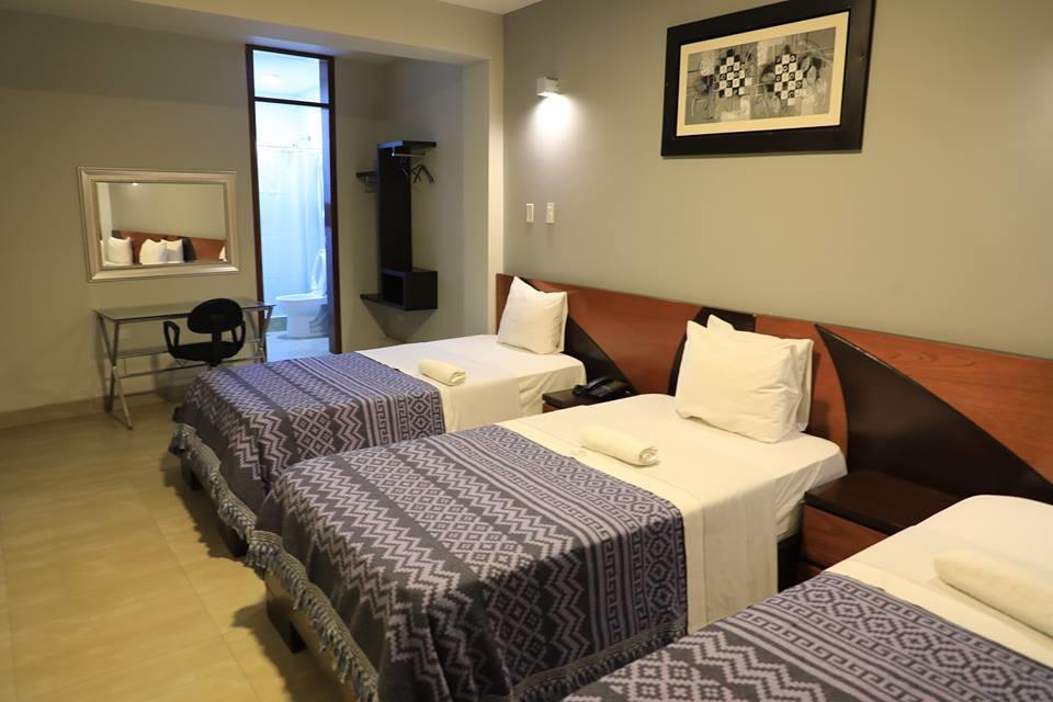 Hotel Vicente De La Vega チクラーヨ エクステリア 写真