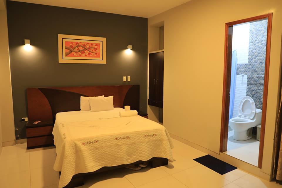 Hotel Vicente De La Vega チクラーヨ エクステリア 写真
