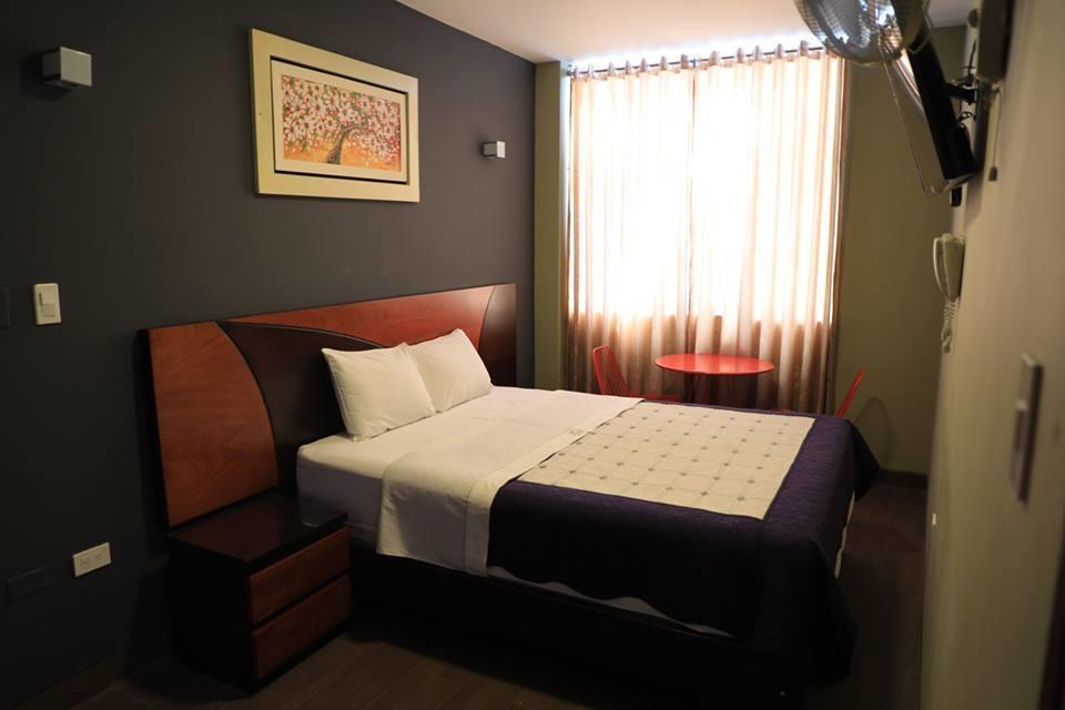 Hotel Vicente De La Vega チクラーヨ エクステリア 写真